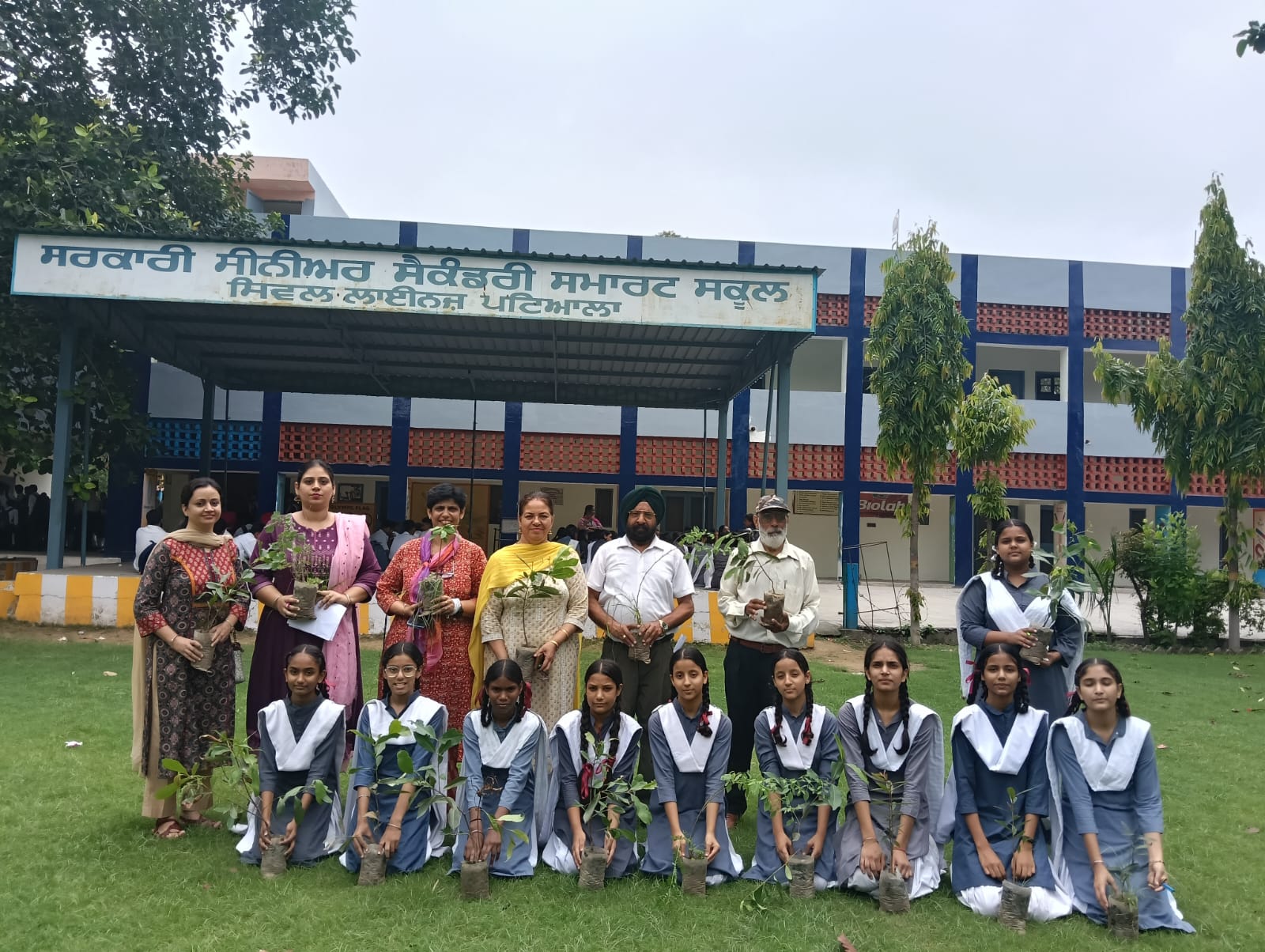 Under the campaign 'Ek Ped Maa Ke Naam', trees were planted in SSSS Civil Line and distributed to the students - Principal Seema Uppal.